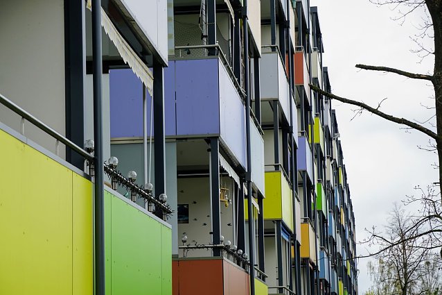 Bild: Hofseitig ist der Wohnblock bereits modernisiert. 