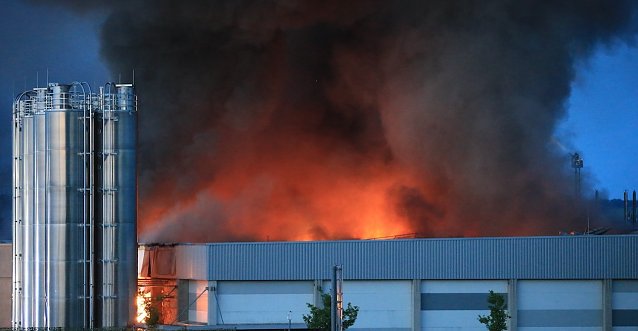 Bild: Inferno letzte Nacht: 300 Mitarbeiter pl&ouml;tzlich ohne Job