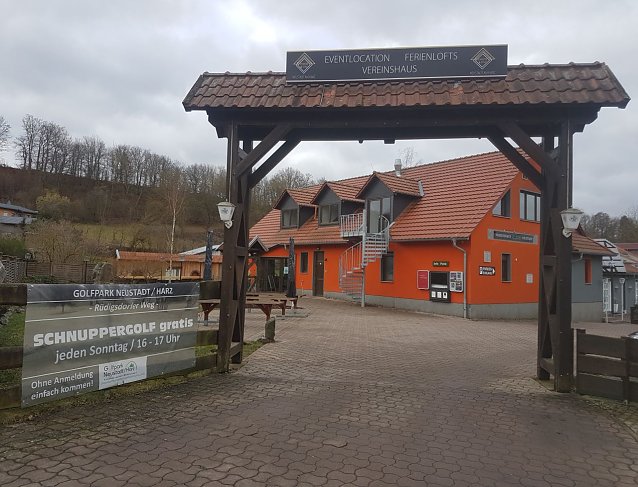 Bild: Das Vereinshaus der Golfer in Neustadt steht f&uuml;r Neugierige wieder offen