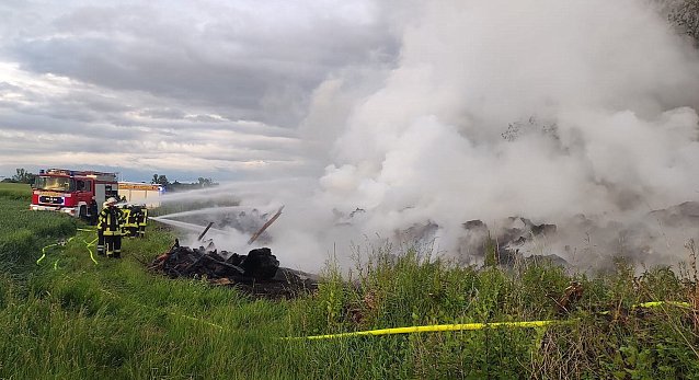 Bild: Gr&uuml;nabfall bei Schiedungen brannte 