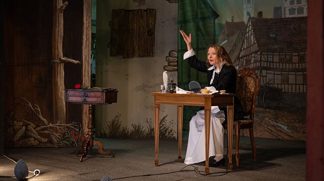 Bild: Cora Chilcott im Sondersh&auml;user Liebhabertheater