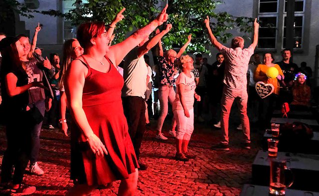 Bild: Ausgelassenen Stimmung am ersten Abend des Rolandsfestes