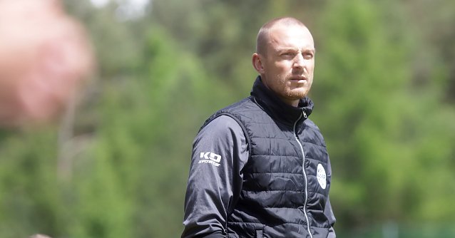 Bild: Trainer Matthias Pe&szlig;olat versucht Druck von seinem Team zu nehmen
