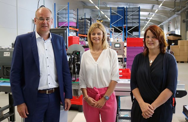 Bild: Die Staatssekret&auml;rin aus dem Wirtschaftsministerium Dr. Katja B&ouml;hler besuchte zusammen mit Landrat Jendricke und B&uuml;rgermeisterin Rieger die AHN Biotechnologie
