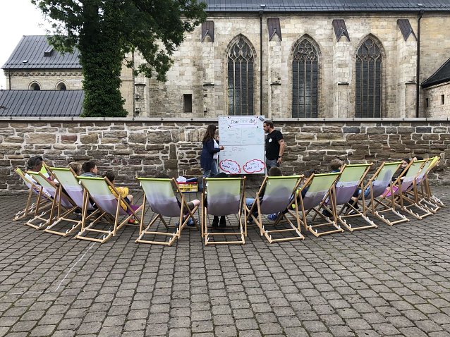 Bild: &Uuml;ber 660 Jugendliche wurden von den Mitarbeitern und Mitarbeiterinnen des Jugendamtes zu ihren Vorstellungen und W&uuml;nschen befragt