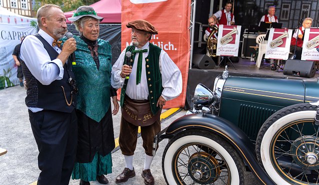 Bild: Die Altstadt-Originale mit ihrem Chauffeur Herrn Gr&ouml;bel
