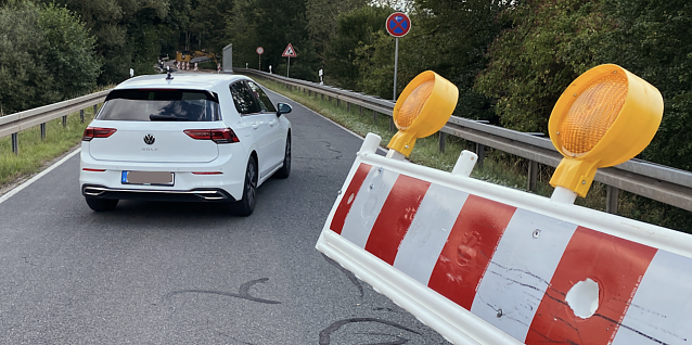 Bild: Gesperrte Stra&szlig;e zwischen Buchholz und Stempeda