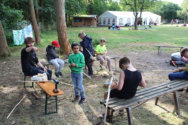 Bild: Das Bild zeigt die Spielwerkstatt im Einsatz beim Handwerkercamp