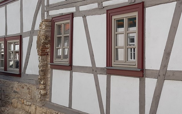 Bild: Sind die herausragenden Holzbalken der Beweis f&uuml;r die fr&uuml;here Mikwe?