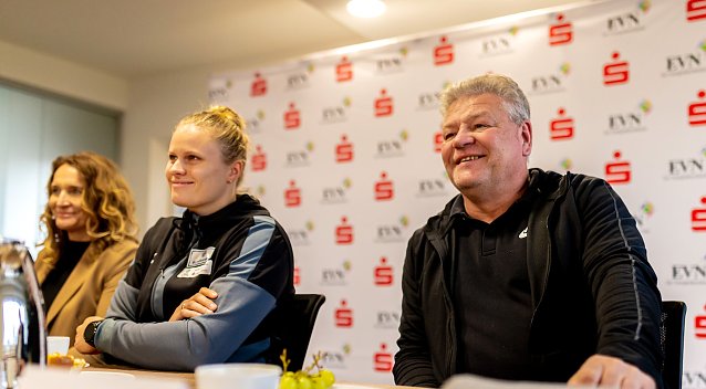 Bild: Gut gelaunte Sportler: Jana Z&ouml;ller (EVN), Sara Gambetta und Sven Lang (Bundestrainer Leichtathletik Sto&szlig; und Wurf)