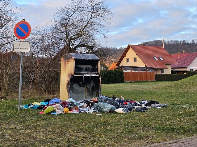 Bild: Ausgebrannter Kleidercontainer in Bleicherode