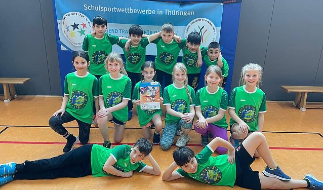 Bild: Monir, Mohammad, Lian, Taim, Mieron, Melina, Annabell, Thea, Liz, Noea, Lucie, S&ouml;ren und Benyamin vetraten den Landkreis Nordhausen beim Landesfinale
