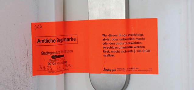 Bild: Im Rathaus wurden am Montag im Zuge der Ermittlungen auch B&uuml;ros von Amts wegen versiegelt