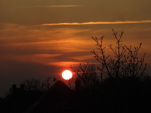 Bild: Unser Wetterbild kommt heute von Bernd Thielbeer und zeigt den Sonnenuntergang &uuml;ber Nordhausen am Ostersonntag