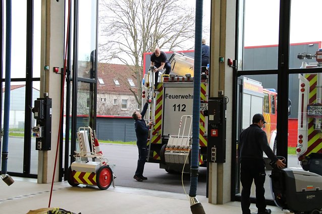 Bild: Mitte M&auml;rz ist die Berufsfeuerwehr eingezogen und ist laut Feuerwehrchef Schnik&ouml;th nahezu wunschlos gl&uuml;cklich