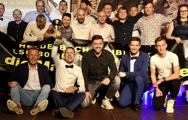 Bild: 1. Herren des LSG 80 Oberheldrungen	(Fu&szlig;ball) gewinnen den ersten Paltz in der Kategorie Mannschaft bei der Sportlerwahl 2020/2022