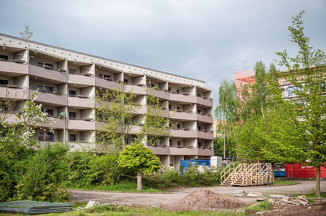 Bild: Blick auf den Wohnblock Ludwig in der Dr.-Robert-Koch-Stra&szlig;e