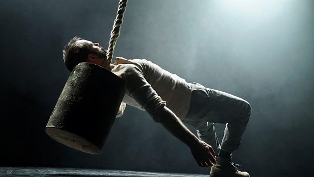 Bild: Der Schweizer und Wahlberliner Florian Zumkehr verbindet Musik, Tanz und Theater