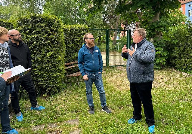 Bild: Thomas Schr&ouml;der (r.), Pr&auml;sident des deutschen Tierschutzbundes besuchte das Nordh&auml;user Tierheim