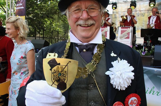 Bild: Professor Zwanziger tritt seine zweite Amtszeit als Nordh&auml;user OB an