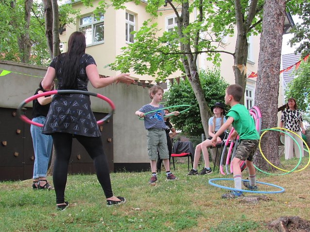 Bild: Familien in Bewegung - beim Familienzentrum in der Puschkin-Stra&szlig;e wurde diese Woche der Sommer gefeiert