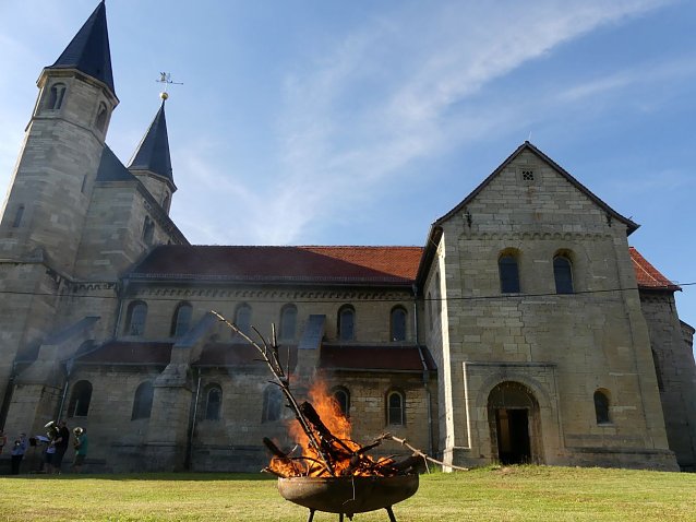 Bild: Auch an der Basilika M&uuml;nchenlohra freut man sich schon auf St. Johannis