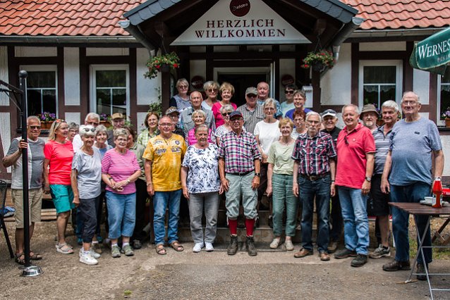 Bild: Senioren auf Wanderschaft