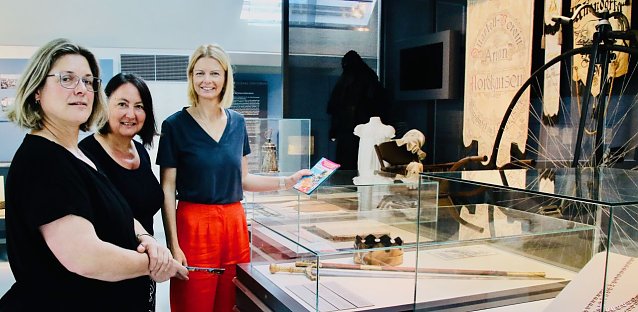 Bild: v.l.: In den Nordh&auml;user Museen gibt es Geschichte, Kunst und Kurioses zu entdecken. Das passende Programm haben Astrid Lautenschl&auml;ger, Susanne Hinsching und B&uuml;rgermeisterin Alexandra Rieger heute vorgestellt