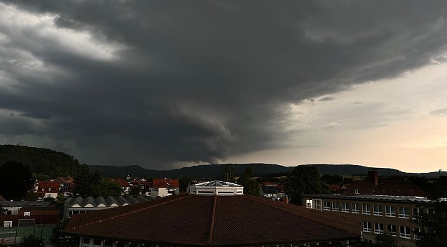 Bild: Aufziehende Gewitterfront kommt &uuml;ber den Kohnstein
