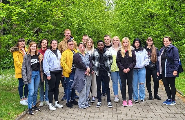 Bild: Gruppenbild zur IWK-Projektwoche Sterbebegleitung