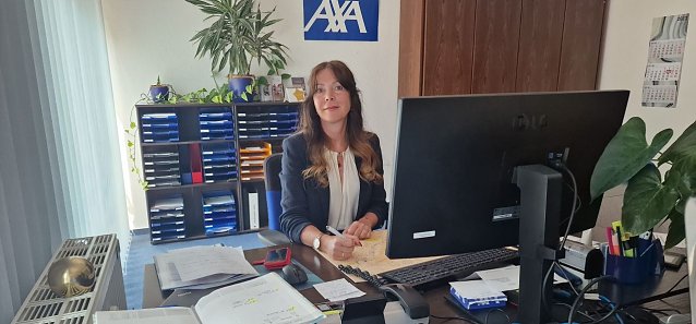 Bild: Antje M&uuml;ller in ihrem Nordh&auml;user B&uuml;ro