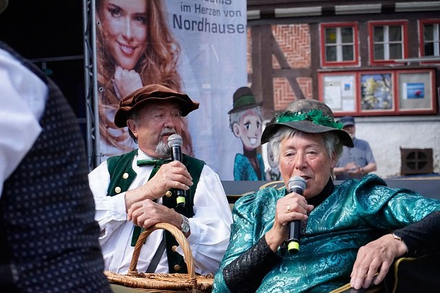 Bild: Hannechen Vogelstange und der Altstadt-Manne werden beim Altstadtfest Verst&auml;rkung durch das Rote Orschloch erhalten