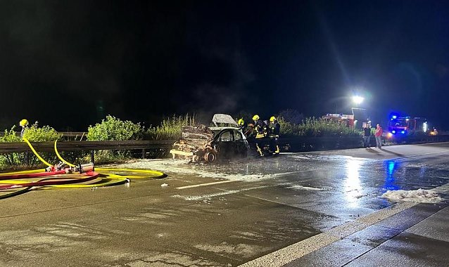 Bild: Benennendes Fahrzeug auf der A 38