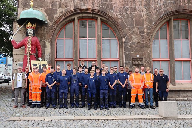 Bild: Zum Ausbildungsbeginn machten die neuen Azubis einen Stadtrundgang.              Einer der Auszubildenden konnte an der Stadtf&uuml;hrung nicht teilnehmen. 