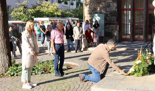 Bild: Wieder Kranzniederlegung am Weltfriedenstag
