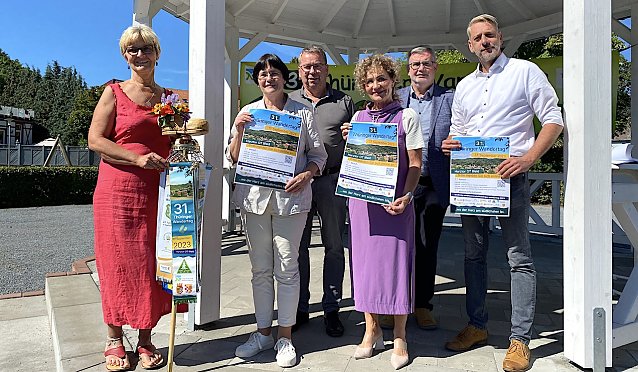 Bild: Petra Gerlach, Christine Lieberknecht, Andreas Schmidt, Birgit Pommer, Stefan N&uuml;&szlig;le und Stephan Klante freuen sich auf den 31. Th&uuml;ringer Wandertag in Ilfeld