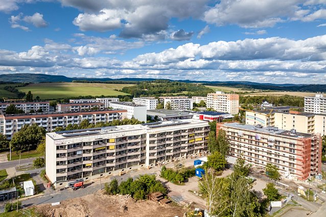 Bild: Blick auf das SWG-Quartier Ossietzky-Hof mit den Wohnbl&ouml;cken Ludwig und Sophia