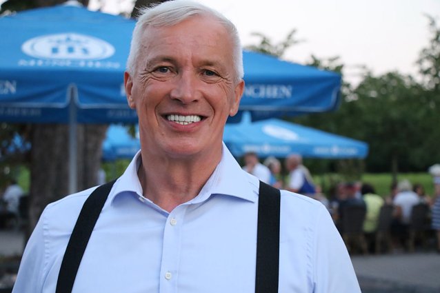 Bild: Der strahlende Sieger des ersten Wahlgangs, J&ouml;rg Prophet