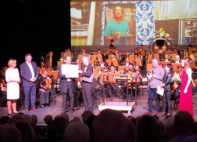 Bild: B&uuml;hnenmaler Carsten St&uuml;rmer wurde am Freitag mit dem Theaterpreis ausgezeichnet