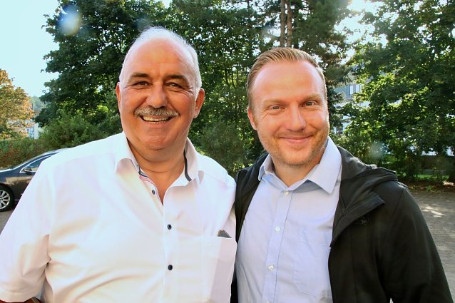 Bild: Zwei Generationen, eine Aufgabe - der Schulsportkoordinator a. D. Werner H&uuml;tcher und der neue "Fachberater f&uuml;r schulsportliche Wettbewerbe" Christoph Keil