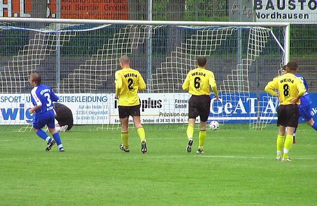 Bild: Elfmeter verwandelt - 1:0