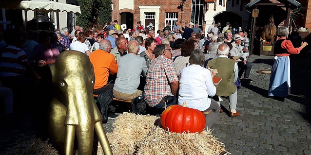 Bild: Erntedankfest in der Traditionsbrennerei