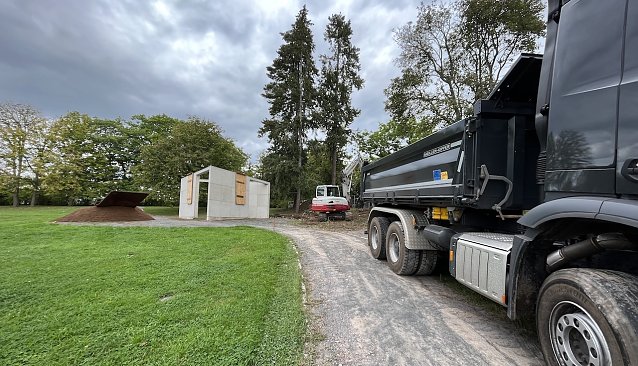 Bild:  Tiefbauarbeiten auf dem Ehrenfriedhof