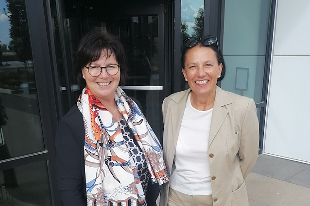Bild: Vize-Pr&auml;sidentin der DFG Prof. Dr. Karin Jacobs und Prof. Dr. Maria Borcsa (v.l.)