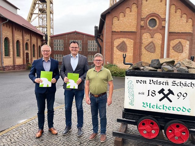 Bild: Dr. Peter C.G. Davids, Prof. Dr. J&ouml;rg Wagner, Matthias Schmidt (v.l.)
