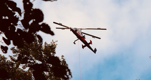 Bild: Spezialhubschrauber &uuml;ber dem S&uuml;dharz
