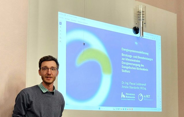 Bild: Dr.-Ing. Pascal Leibbrandt am Freitagabend bei der Synode des Kirchenkreises S&uuml;dharz