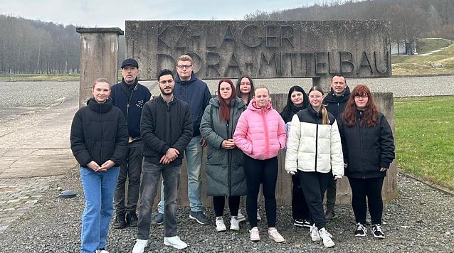 Bild: Auszubildende besuchten die KZ-Gedenkst&auml;tte