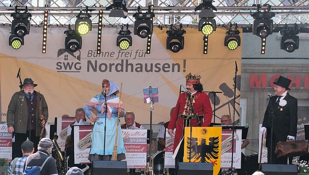 Bild: Die Rolangruppe bei der traditionellen Er&ouml;ffnung