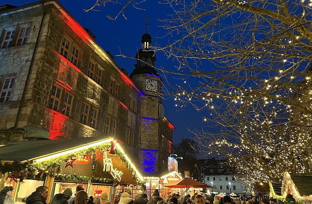 Bild: Weihnachtsmarkt am Nordh&auml;user Rathaus